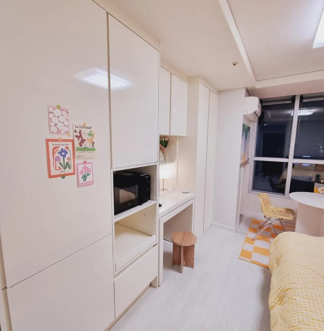 Second House Apartment Incheon 0*,